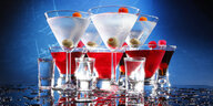 Cocktailarrangement in blau, weiß und rot